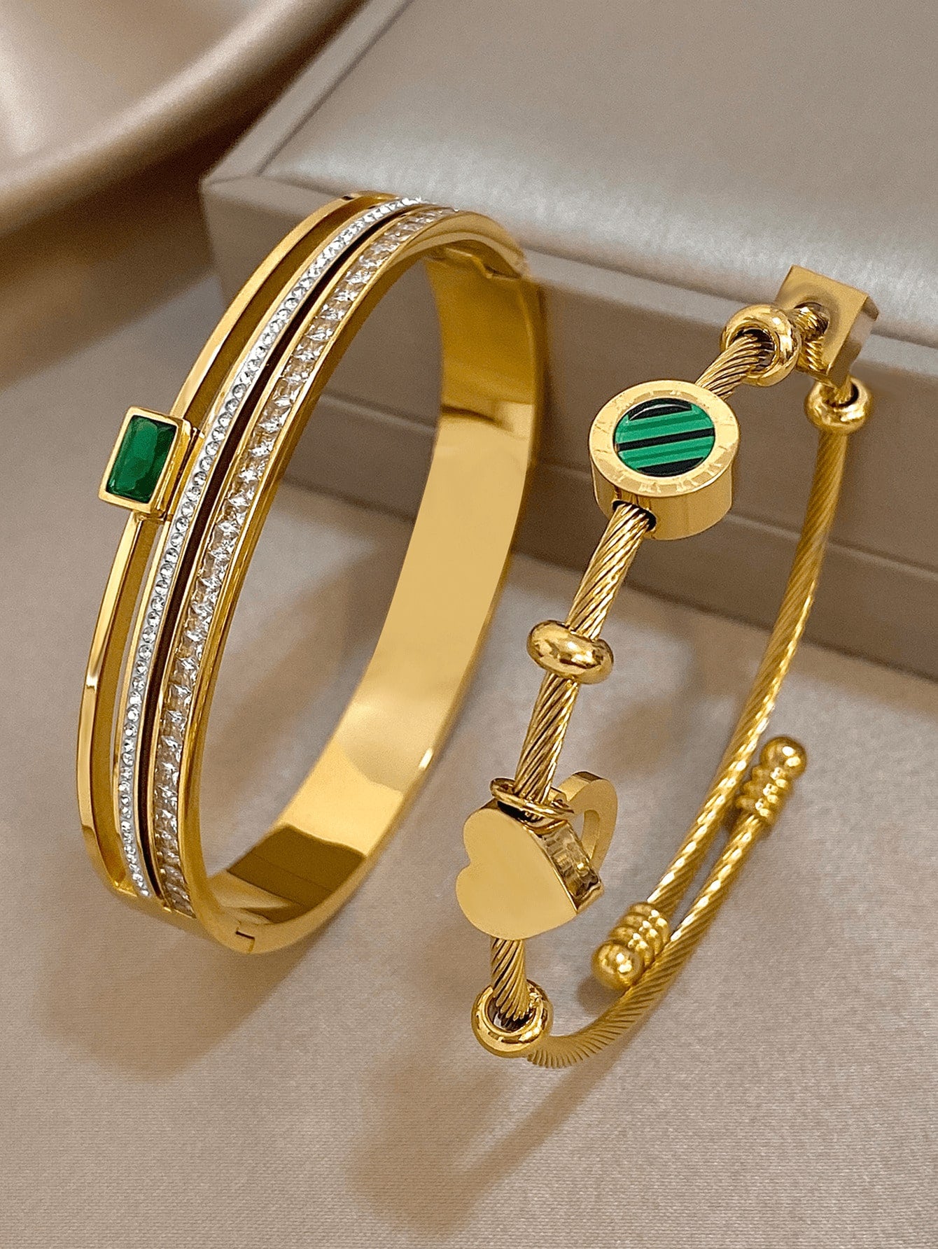 Gold-Plated Retro Bangle Bracelet Set with Green Crystal