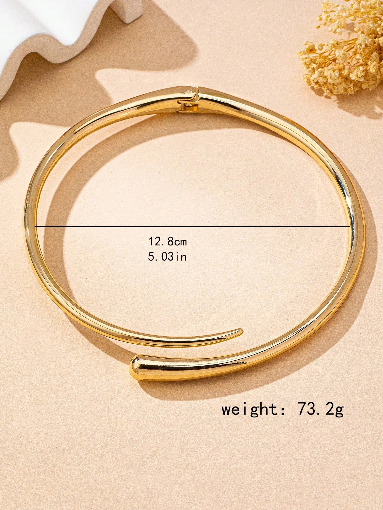 Sculpted Torque Necklace – Minimal Luxury Statement