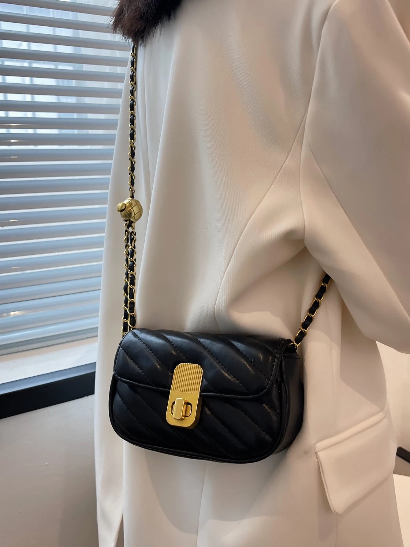 Minimal Quilted Chain Shoulder Bag