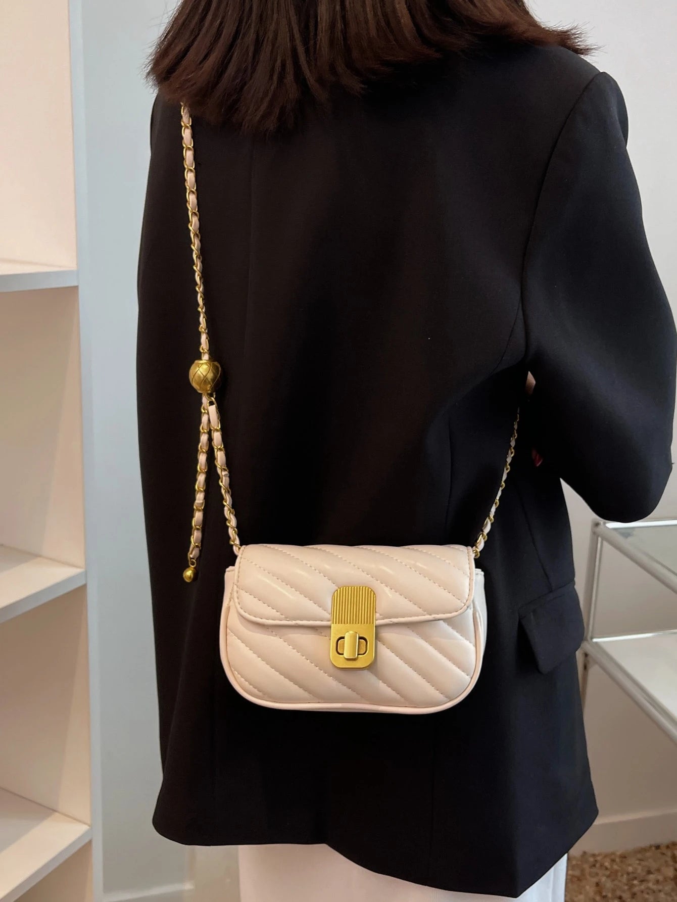 Minimal Quilted Chain Shoulder Bag