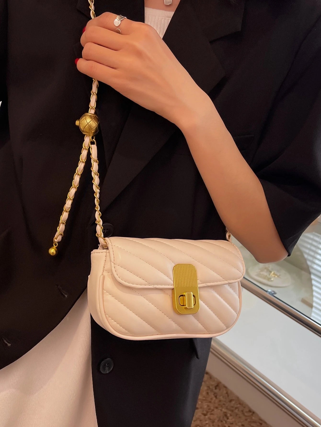 Minimal Quilted Chain Shoulder Bag