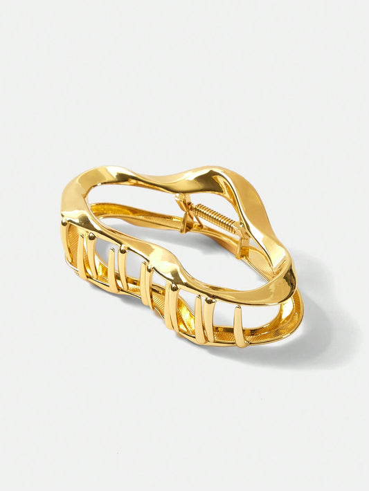 Sculptural Gold Hair Claw – Statement Luxe Finish