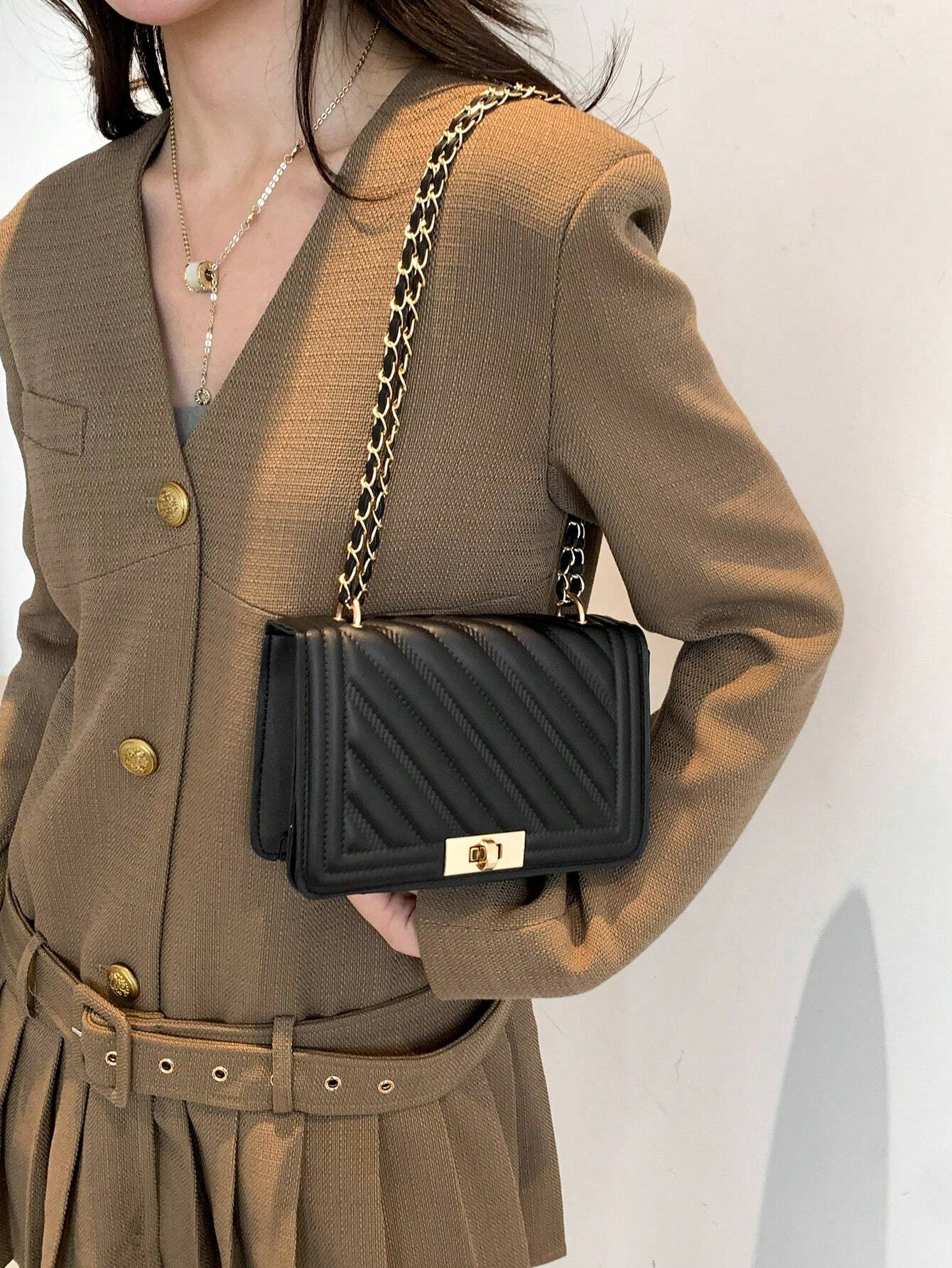 Minimal Quilted Chain Shoulder Bag