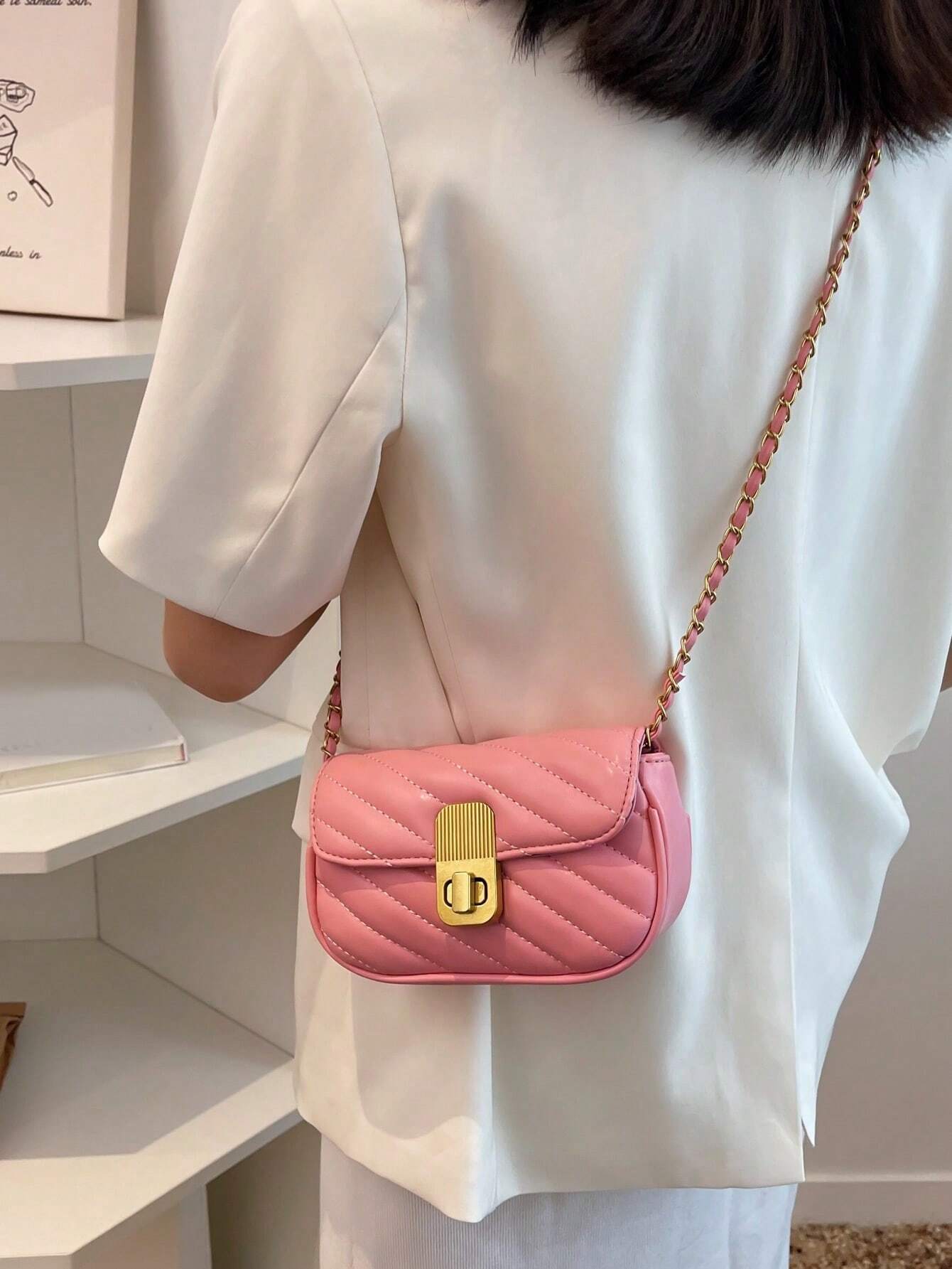 Minimal Quilted Chain Shoulder Bag