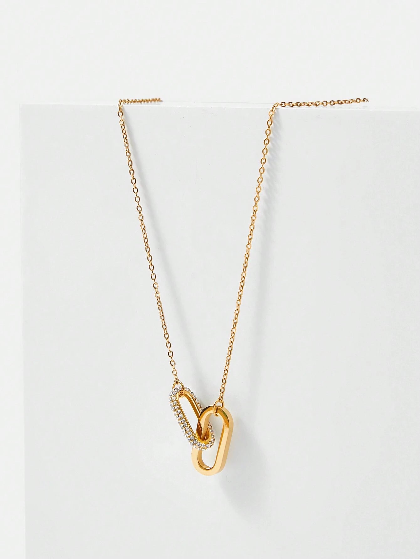 Crystal Interlocking Circle Necklace - Infinite Elegance