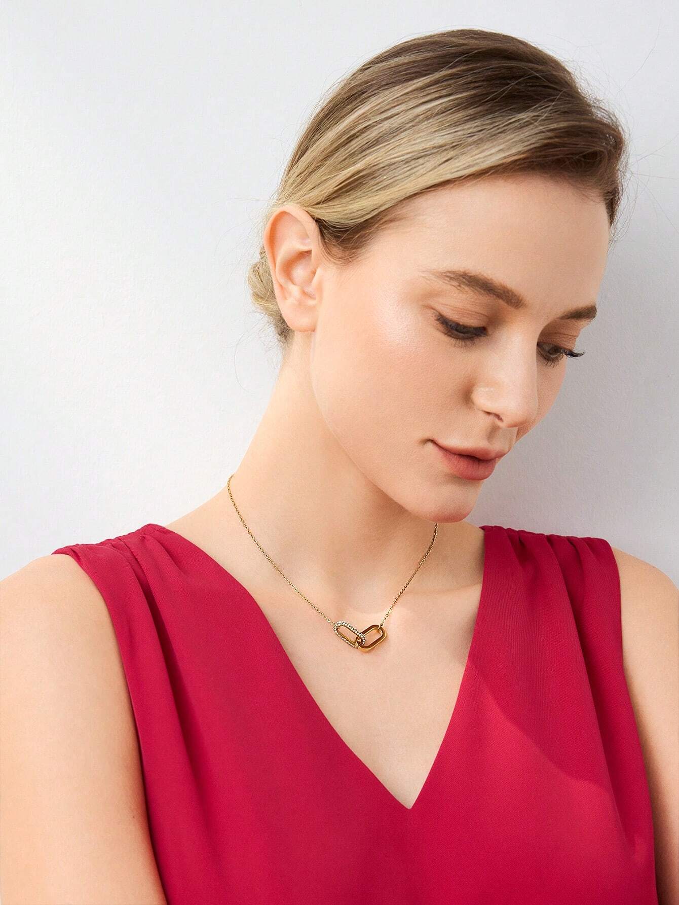Crystal Interlocking Circle Necklace - Infinite Elegance
