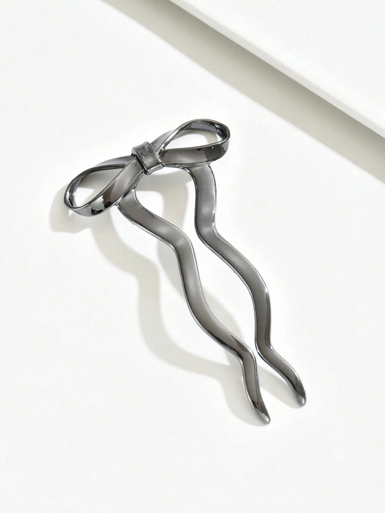 Sculpted Bow Hair Pin