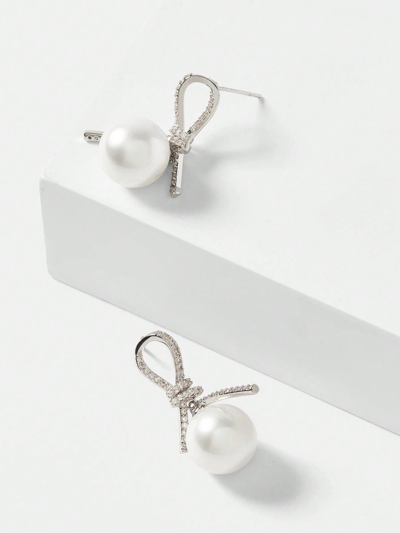 Parisian Twist Sculptural Studs – Vintage Gold Aesthetic