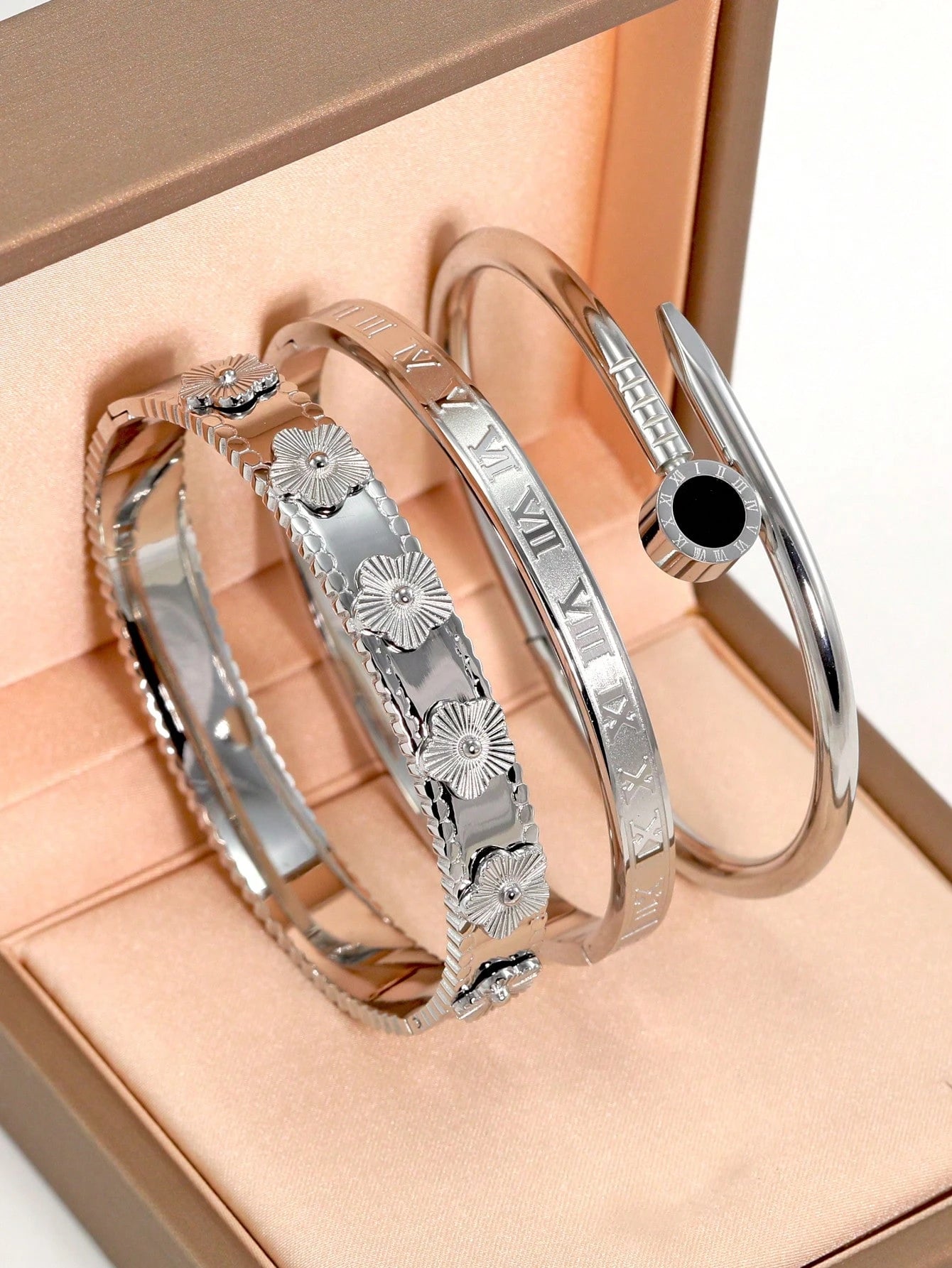 Golden Flora™ – Luxury 3-Piece Gold-Plated Bangle Set