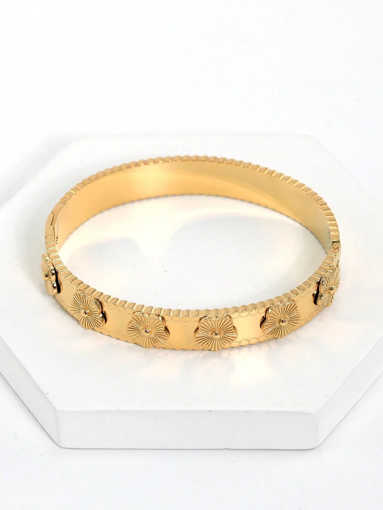 Golden Flora™ – Luxury 3-Piece Gold-Plated Bangle Set