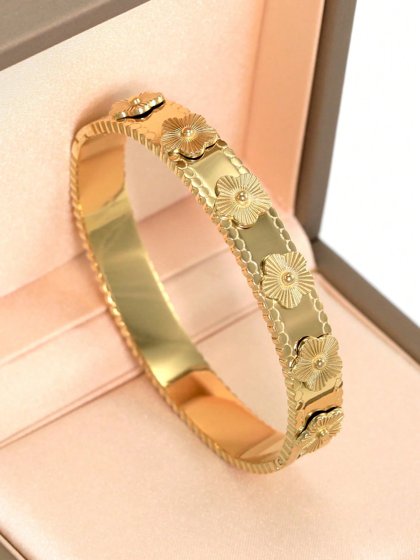 Golden Flora™ – Luxury 3-Piece Gold-Plated Bangle Set