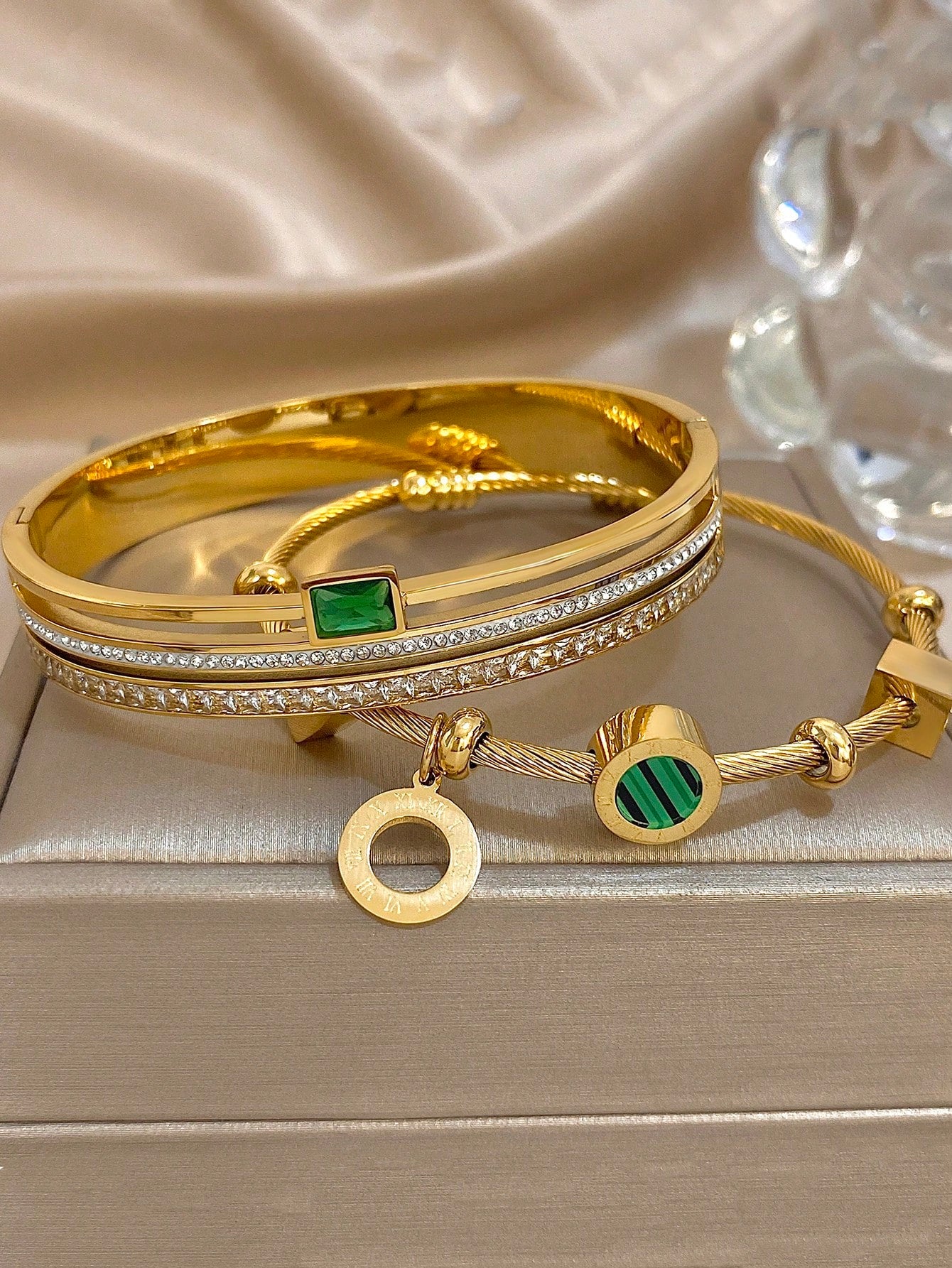 Gold-Plated Retro Bangle Bracelet Set with Green Crystal