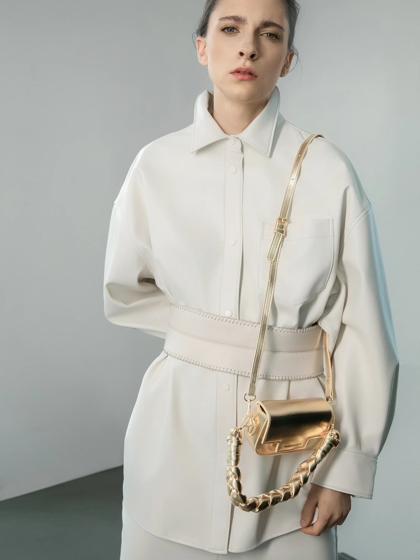 Minimal Quilted Chain Shoulder Bag – Gold Accent Edition