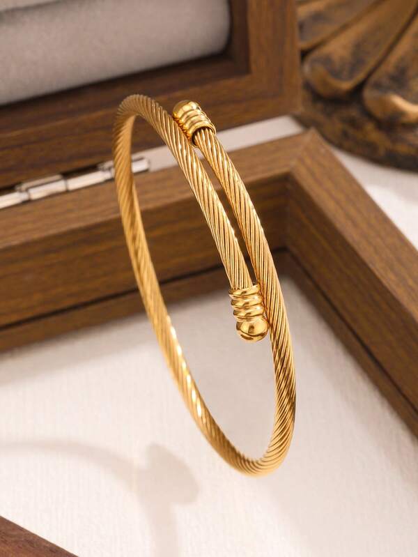 Golden Bloom™ – Luxury 3-Piece Gold-Plated Bangle Set