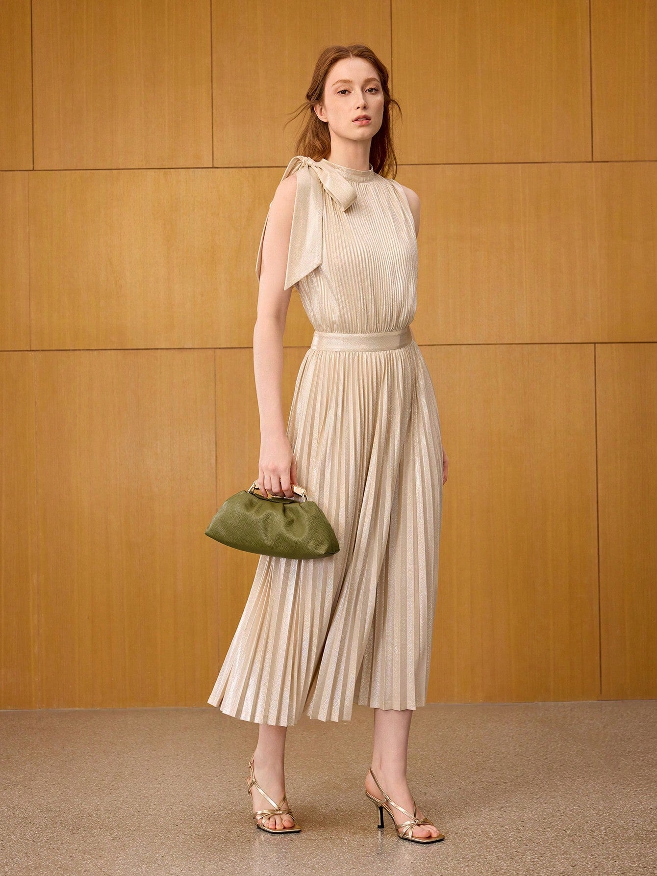 Sculpted Soft Handle Clutch
