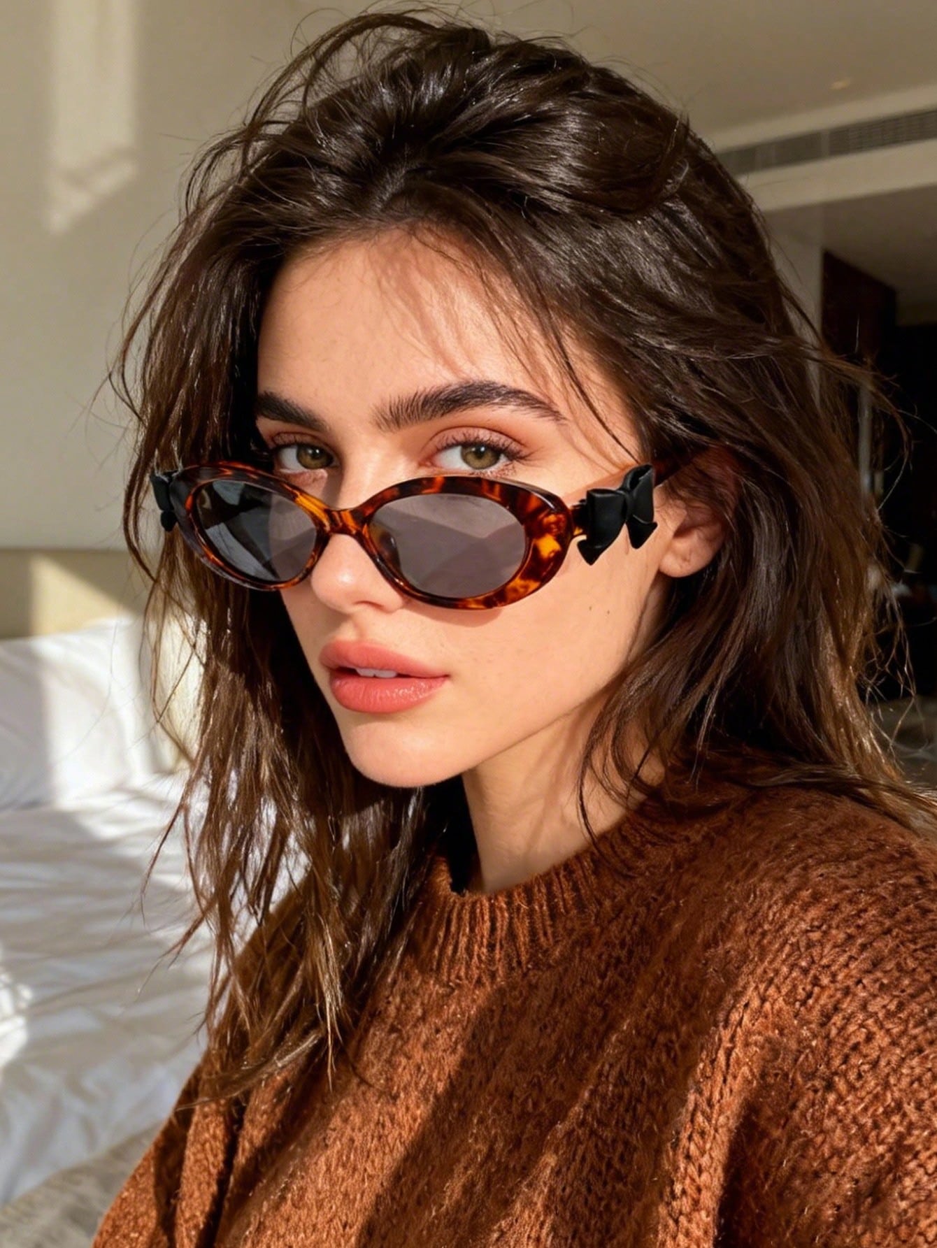 Camélia Vintage Oval Sunglasses