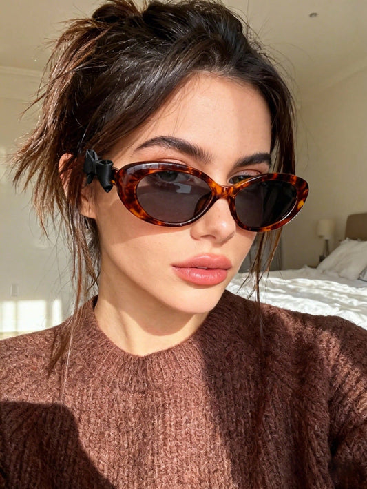 Camélia Vintage Oval Sunglasses