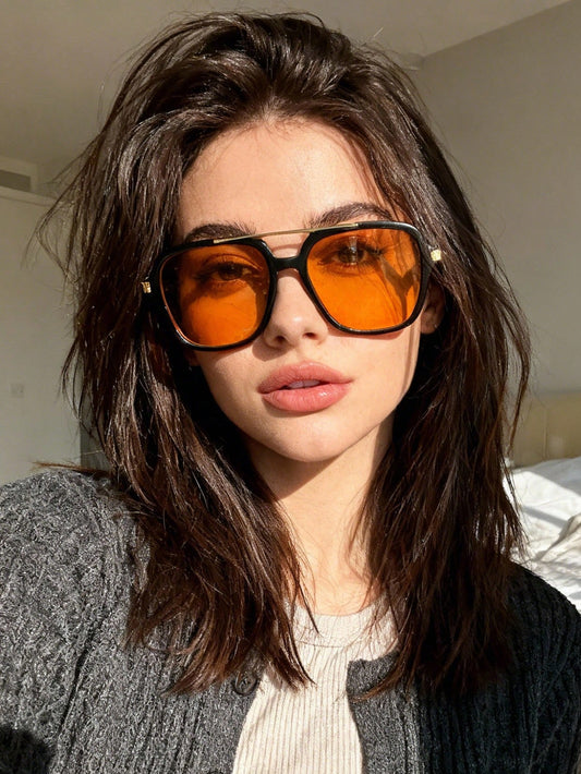 Aurelia Noir – Gold Accent Square Sunglasses