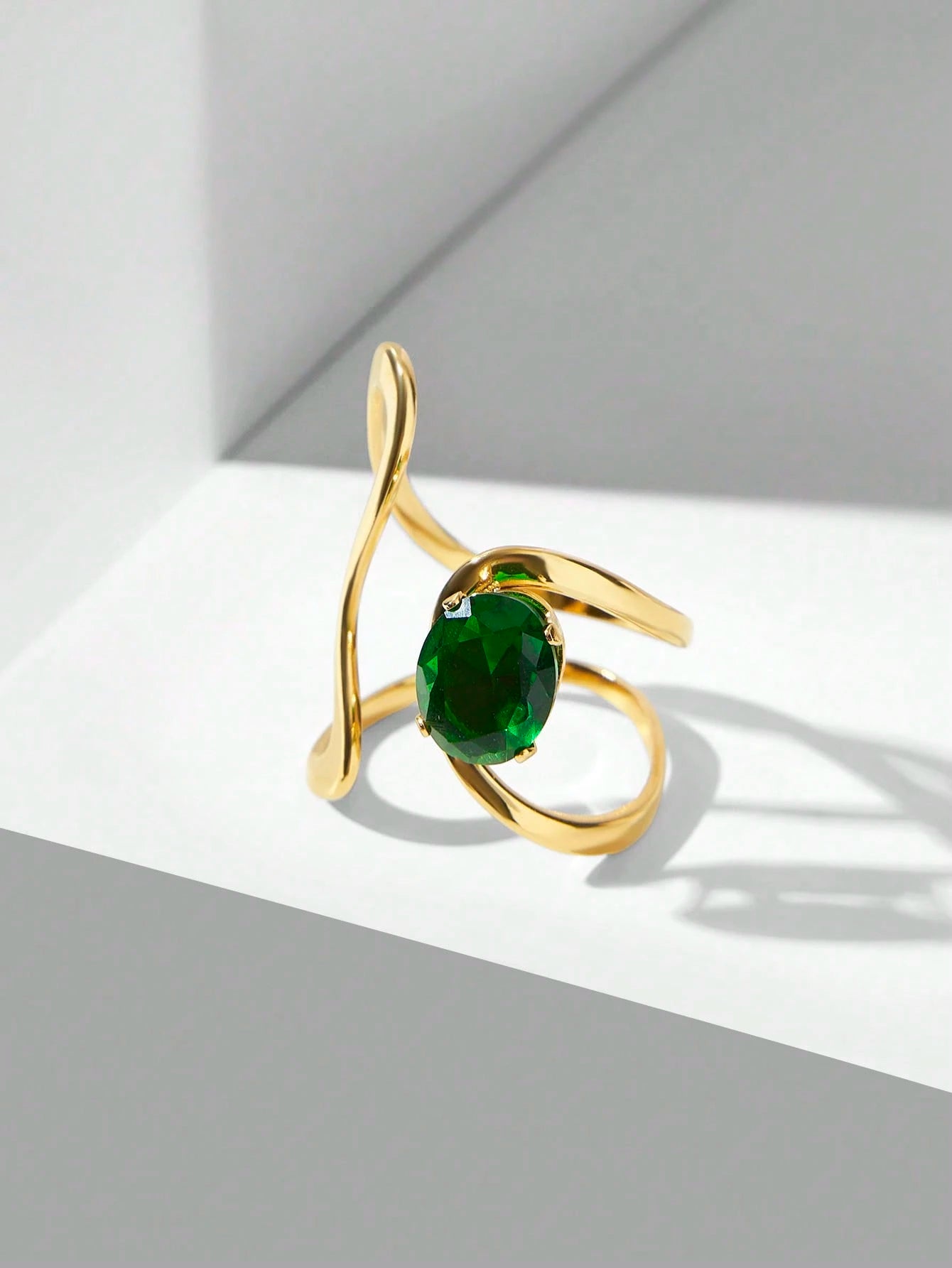 Emerald Curve Gold Ring