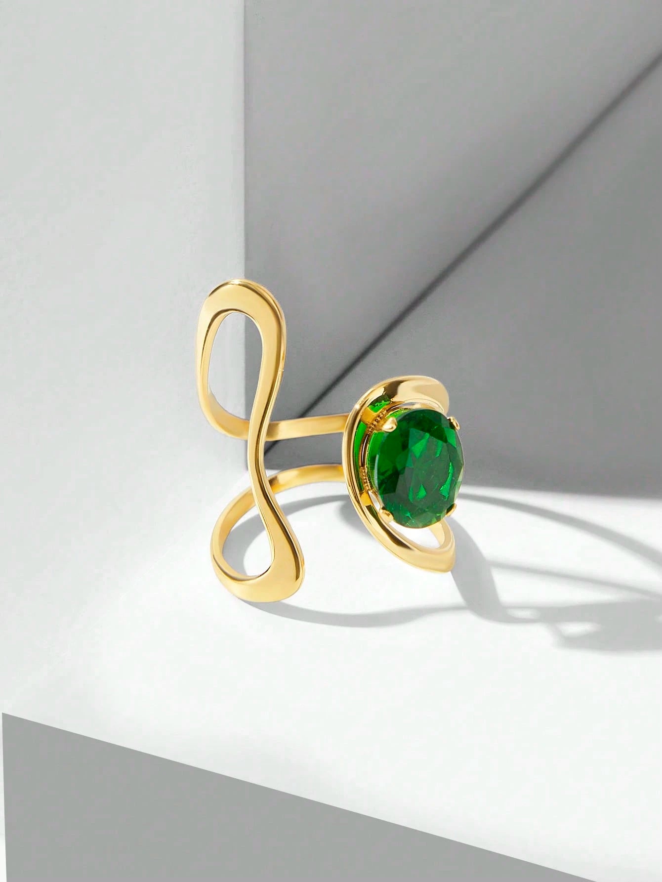 Emerald Curve Gold Ring