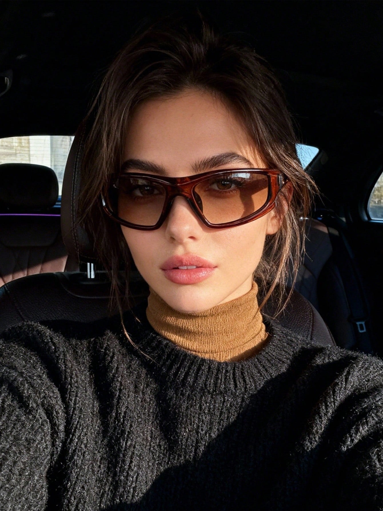Amber Veil – Sculpted Retro Sunglasses