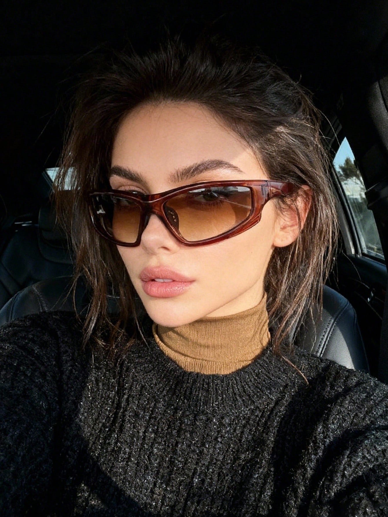 Amber Veil – Sculpted Retro Sunglasses